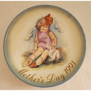 Vintage 1990 Schmid Soft & Gentle Mother's Day Berta Hummel Plate w/ COA & Box